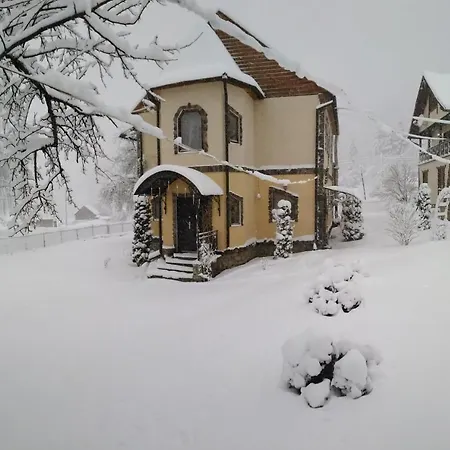 Holiday home золото карпат *